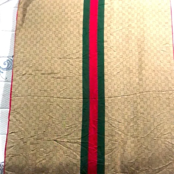 AUTHENTIC GUCCI SILK SHAWL - Picture 4 of 8
